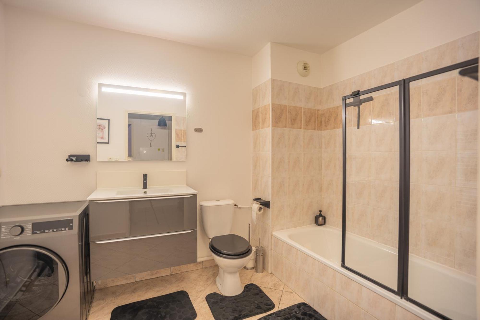 Appartement Tout Equipe A 3 Min Gare Annemasse - Ideal Famille Ou Pro - Parking Inclus Ville-la-Grand Exterior photo